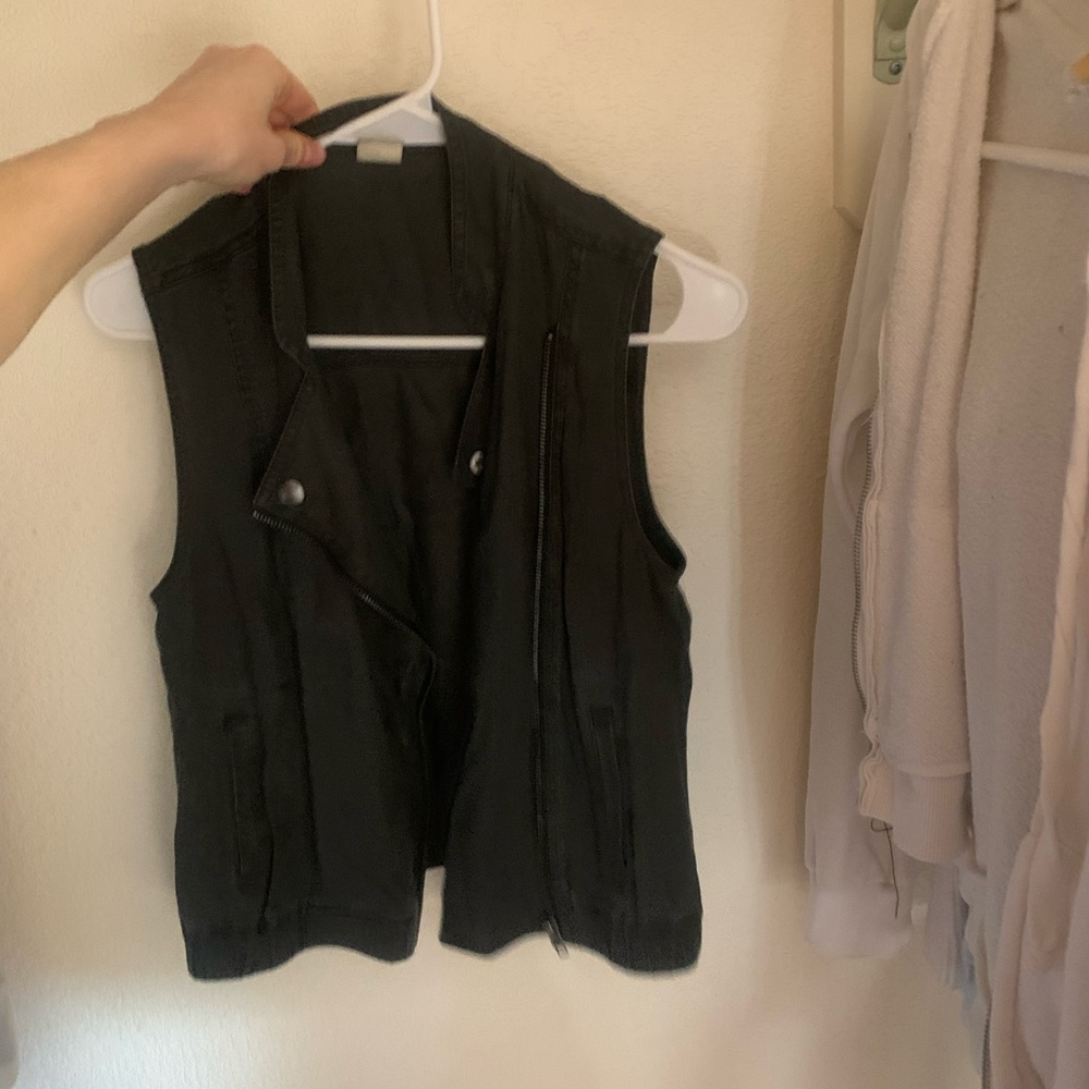 Black grey vest